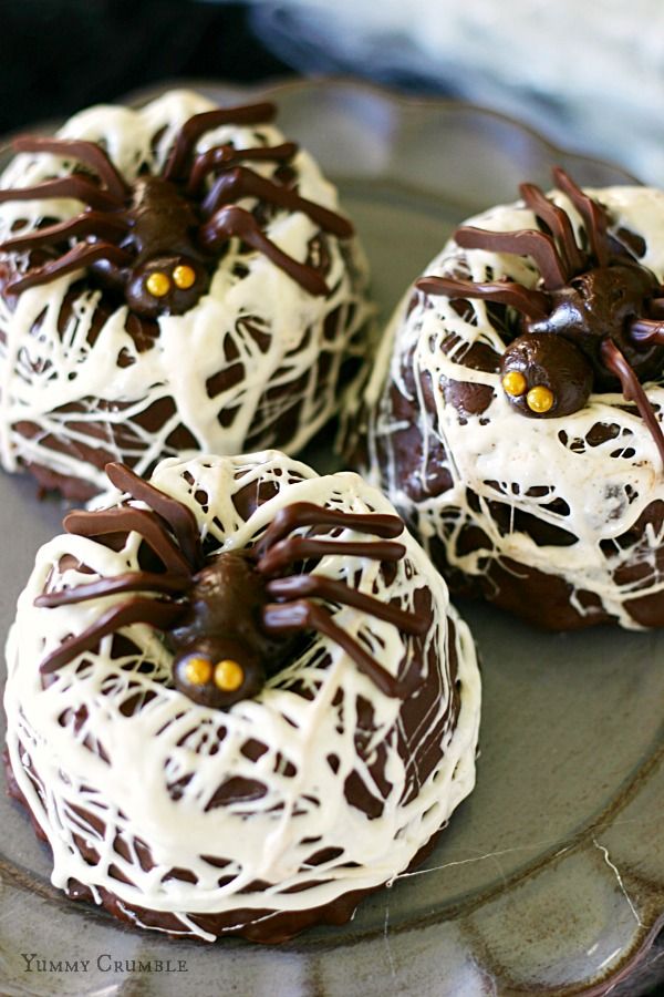 chocolate spider nest bundt cakes with marshmallow spider webs and chocolate spiders wwwyummycrumble - Halloween Chocolate Spiders chocolate spider nest bundt cakes with marshmallow spider webs and chocolate spiders wwwyummycrumble - Halloween Chocolate Spiders
