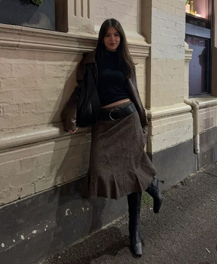 Sophisticated mid skirt combination