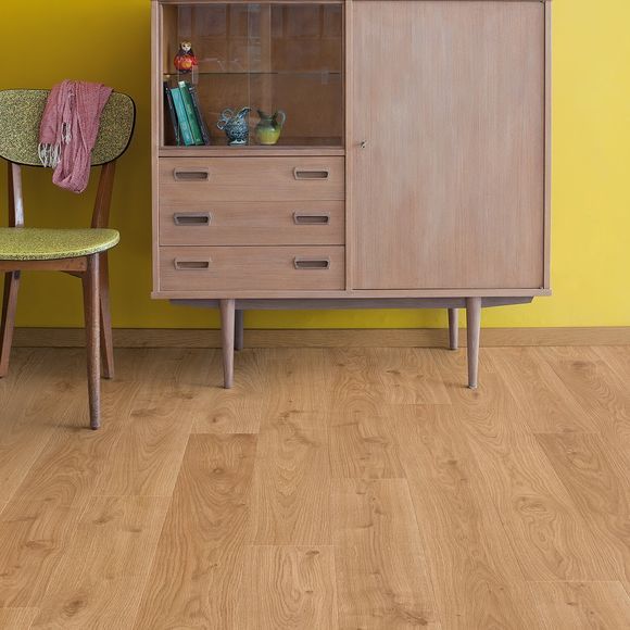 Quickstep Classic Bleached White Oak Laminate Flooring Qsm032 Quickstep Laminate Floorin White Oak Laminate Flooring Oak Laminate Flooring Oak Wood Texture