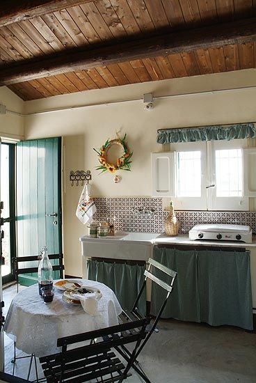 sicilian kitchen in masseria ciancio near pozzallo sicilian kitchen in masseria ciancio near pozzallo