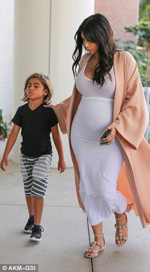 Kim kardashian white dress daily mail Kim kardashian white dress daily mail