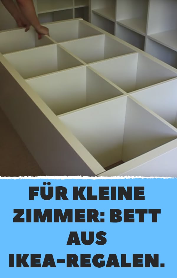 Für kleine Zimmer: Bett aus IKEA-Regalen.