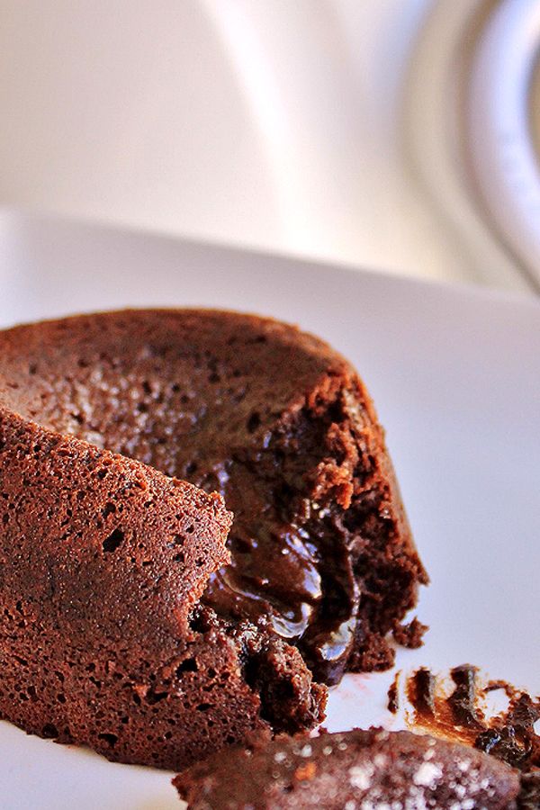 Crowded house chocolate cake table pictures Crowded house chocolate cake table pictures