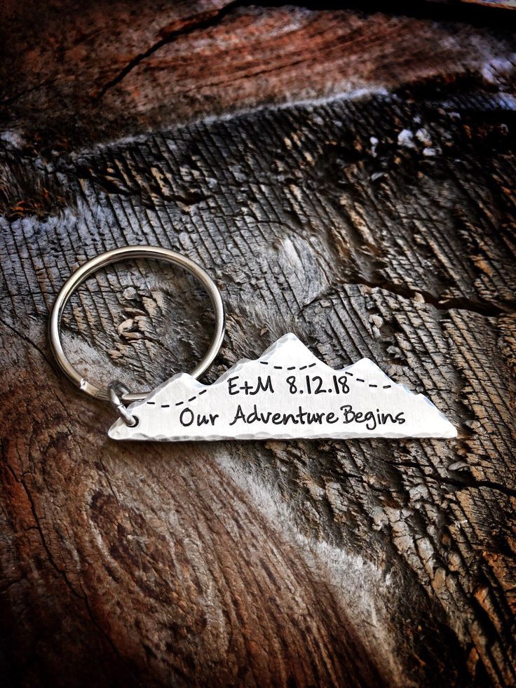 Mountain gift, mountain keychain, adventure keychain, wanderlust gift