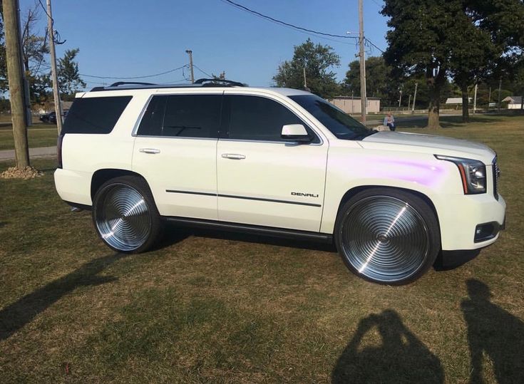 Yukon Denali Cream Color 26 Custom Wheels Buick Gmc Chevrolet