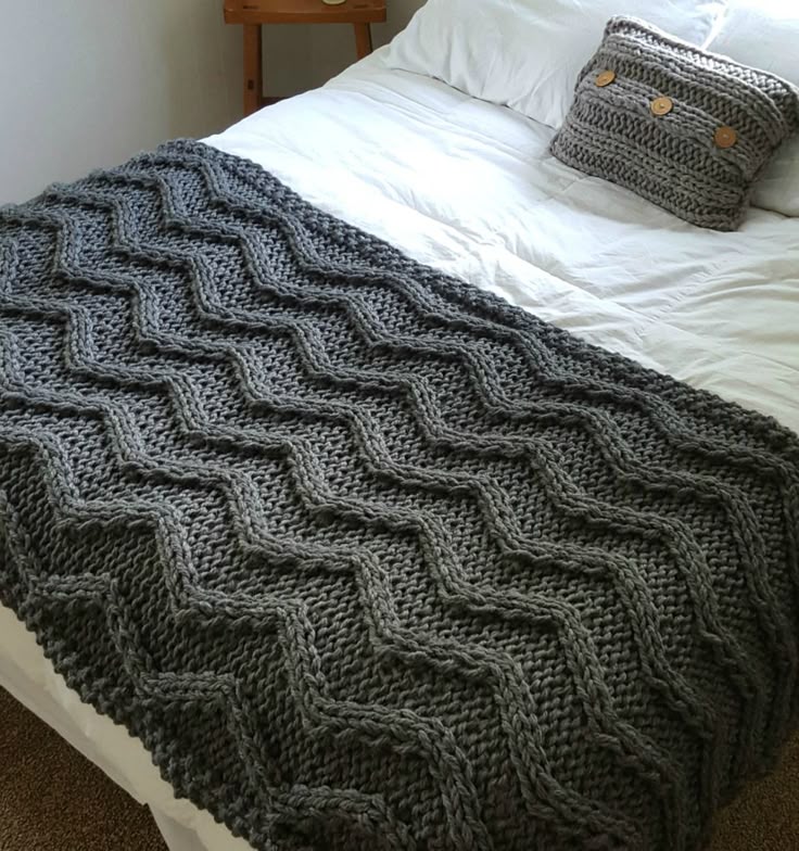 Best 25+ Knit blankets ideas on Pinterest Knitted blankets, Chunky knit bla...