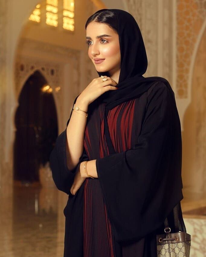 Am Shaima Royalco Eid Collection Abaya Sadan السعر 50 د.ب. عباية بقصة عملي تتميز بطيات خام من الأمام والخلف تصاميم عباية على طراز الفتيات المسلمات