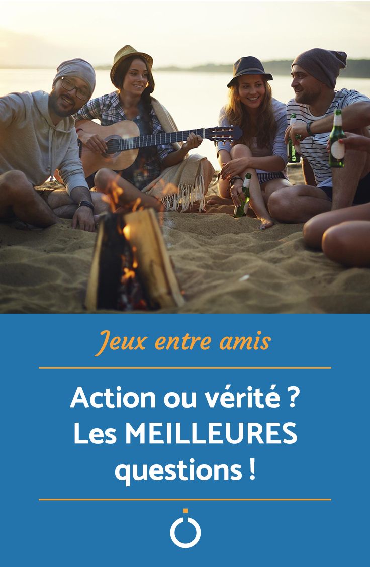 Fille sexy joue avec une amie