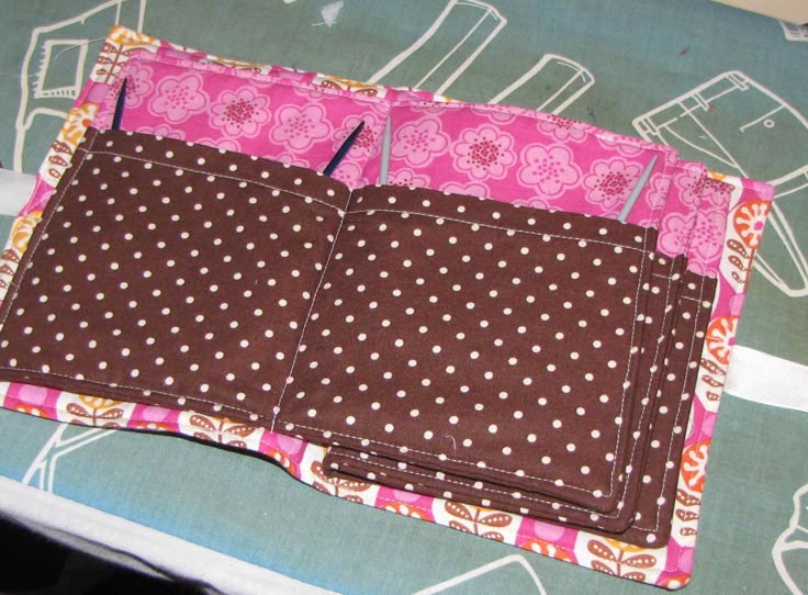 Best 25+ Needle holders ideas on Pinterest Needle case, Sewing case and Kni...