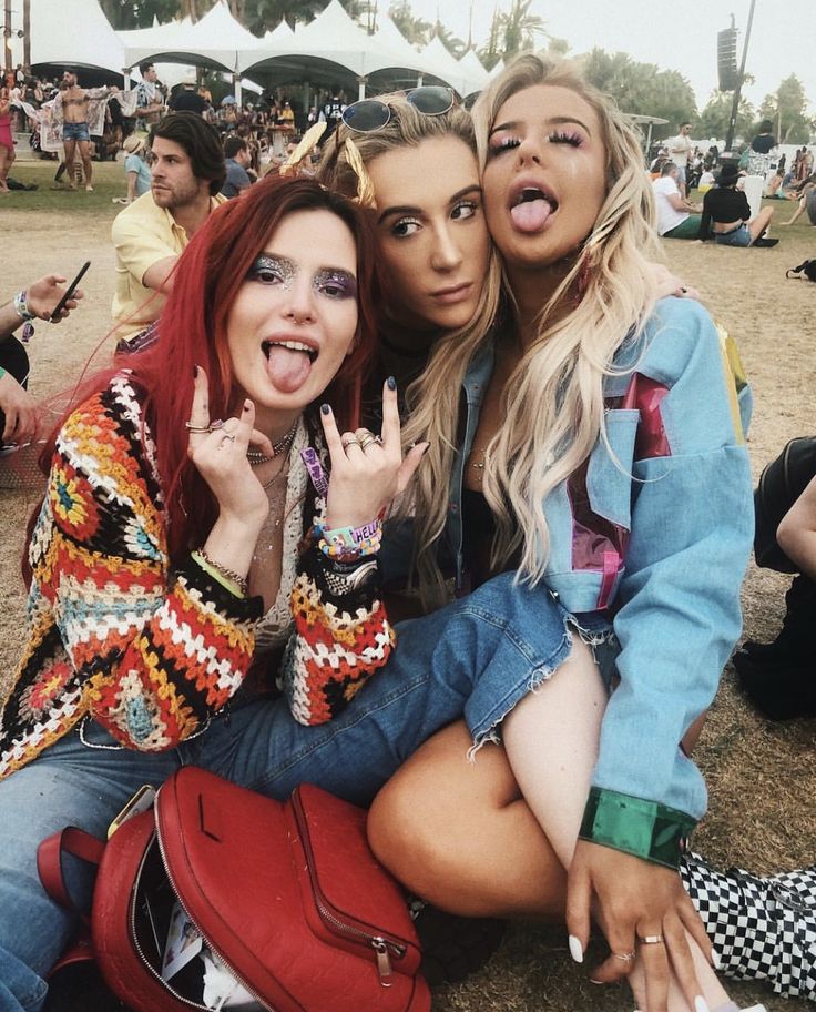 gillianvidegar Tana mongeau, Trevor moran, Tana mongeau and bella gillianvidegar Tana mongeau, Trevor moran, Tana mongeau and bella