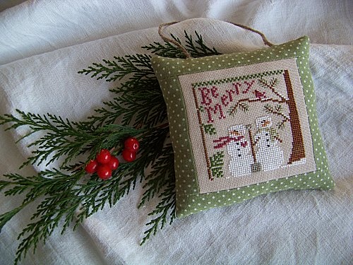 c 39 est encore l 39 hiver cross stitch stitch and ornaments crossstitch christmas ornaments