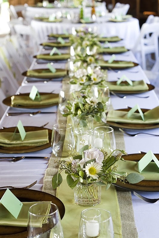 This Is Sooo Perfect I M Loving The Sage Table Runner And Then We I M Loving The Sage Table Runner And Then We Ll Have Light Blue Gl With Daisies White Roses Baby S Breath Wedding Pinte