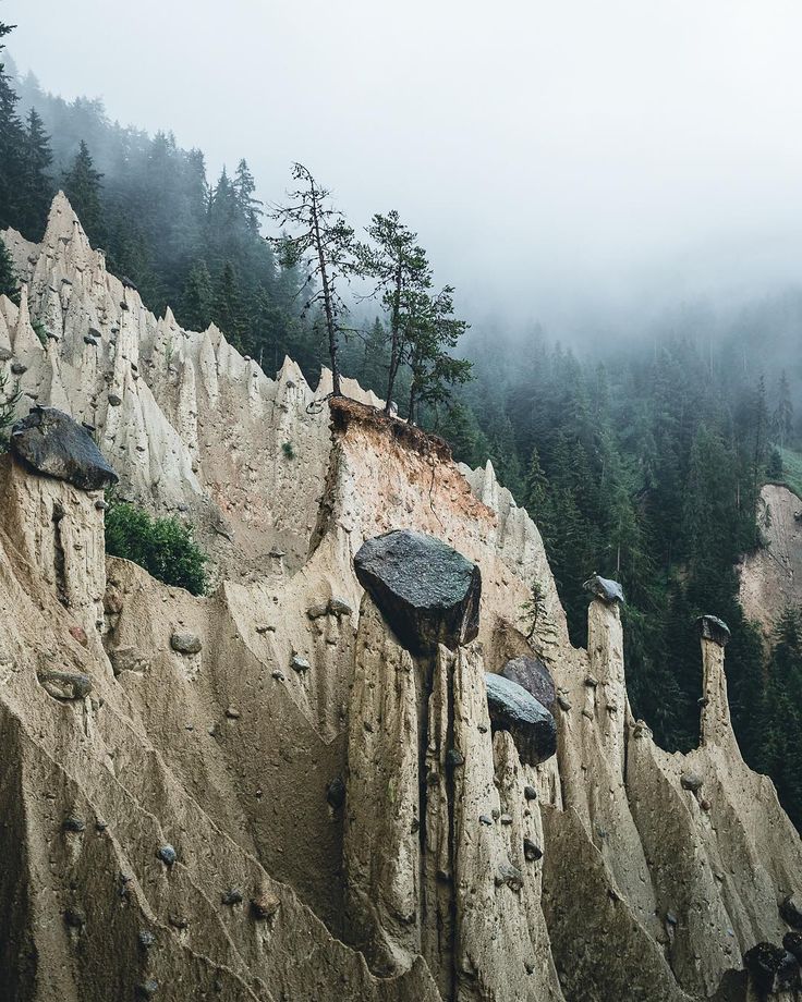 „Survivor“ – South Tyrol, Italy ‘Be sure you put your feet in the right pl…