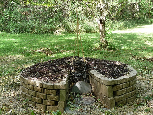 Herb Garden Design Examples 15 best keyhole gardens images on pinterest | garden ideas Herb Garden Design Examples 15 best keyhole gardens images on pinterest | garden ideas