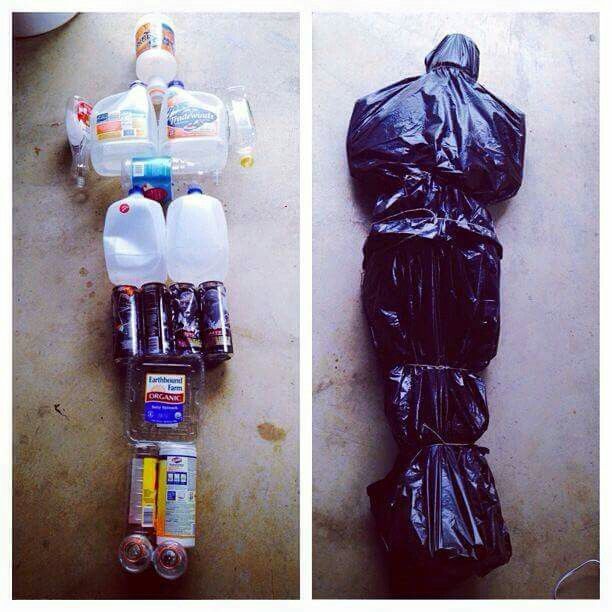 halloween body bag from recyclables i dont care for the body bag idea but it would make a cool mummy - Homemade Halloween Props halloween body bag from recyclables i dont care for the body bag idea but it would make a cool mummy - Homemade Halloween Props