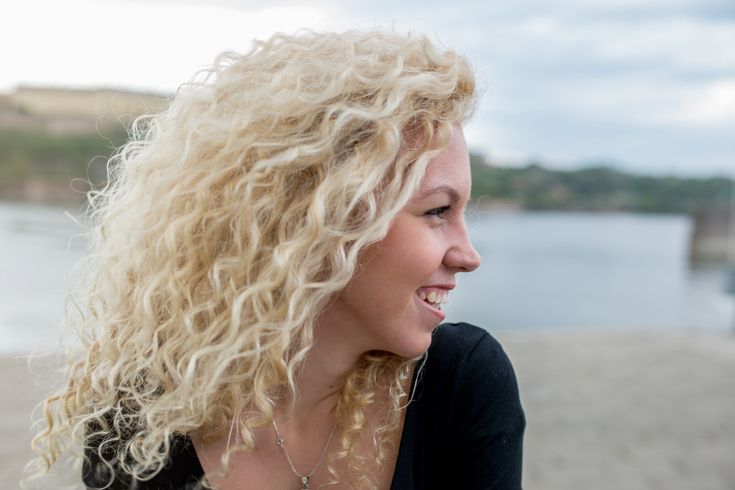 Blonde messy skinny curly