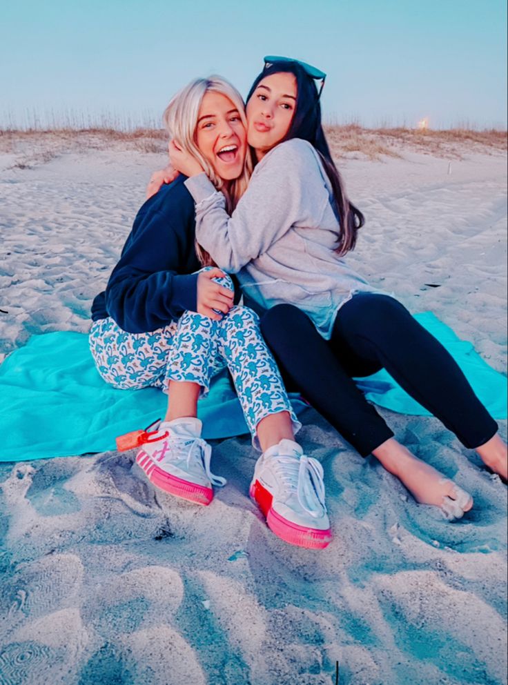 Pin by keeks on vibes in 2021 | Beach outfits 2020, Best friends shoot