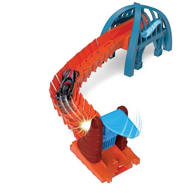 Hot Wheels City El Puente De La Sepriente Pistas De Coches De Juguete En 2021 Hot Wheels Coches Hot Wheels Juguetes Hot Wheels