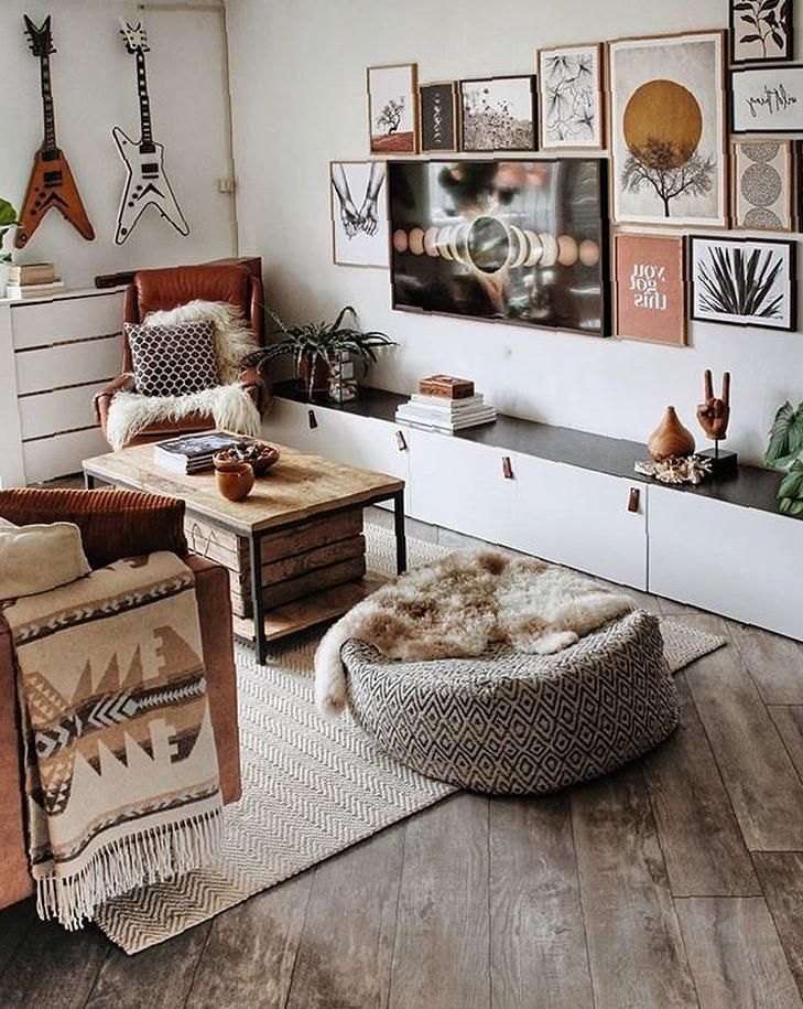 Warm And Comfortable Modern Living Room Design Living Room Design Modern Living Room Decor Chandelier In Living Room
