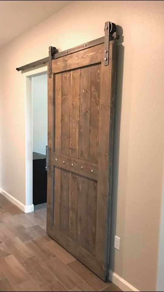 Clic Barn Door Farmhouse Farmhousestyle Farmhousedecor Clic Barn Door Farmhouse Farmhousestyle Farmhousedecor Fixerupper Magnolia Hgtv Barndoor Interiordesignideas Interiordesigner