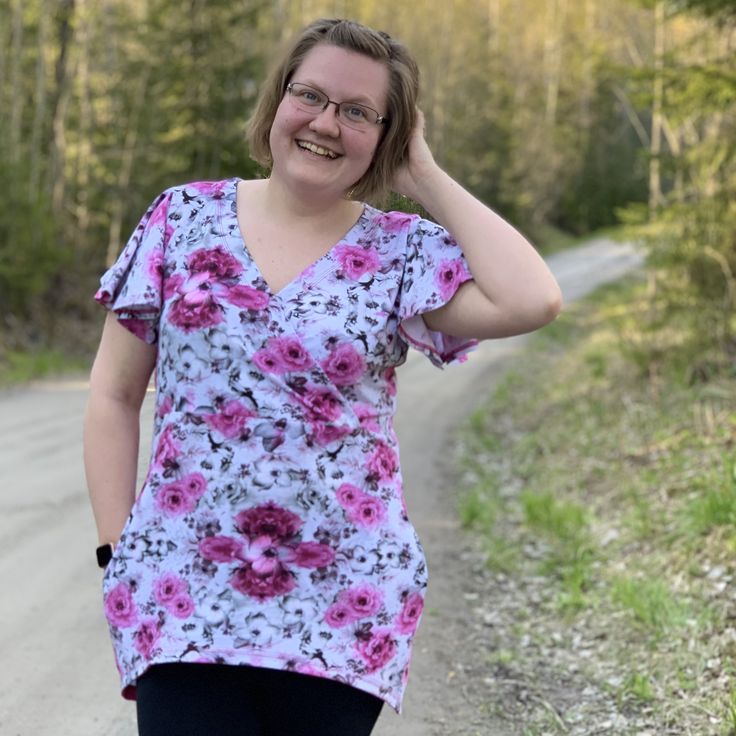 Thelma tunikakaava, paperiarkkina Fashion, Floral tops, Tops