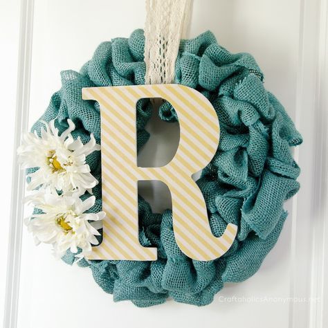 DIY Monogram burlap wreath Tutorial || Easy to make and the texture is fabulous!...