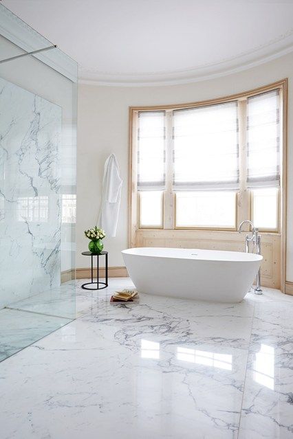 in this cavernous bathroom decoration has been kept to a minimum to create a serene - Bathroom Designs Marble in this cavernous bathroom decoration has been kept to a minimum to create a serene - Bathroom Designs Marble