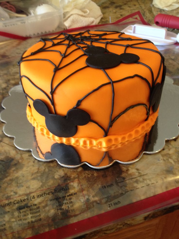 mickey halloween cake
