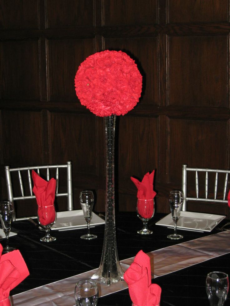 Jeniece and Ferris Drama in red, white, and black. Red centerpieces