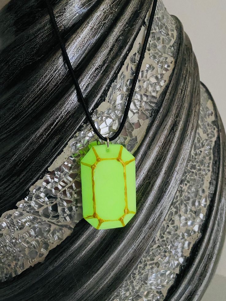 Werewolf necklace from zombies 2 deals