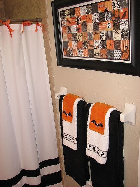fall bathroom decor by simply switching hand towels and ribbons to tie the shower curtain - Halloween Bathroom Decor fall bathroom decor by simply switching hand towels and ribbons to tie the shower curtain - Halloween Bathroom Decor