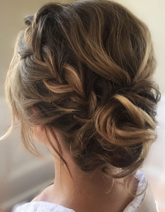 Estos #PeinadosRecogidos son perfectos para #RegresoAClases, seguro te encantarán. Braided Hairstyles, Wedding Hairstyles, Long Hair Styles, Braided Updo Wedding, Braided Hairstyles Updo, Crown Braid Updo, Hair Updos, Bridesmaid Hair Updo, Peinados Recogidos