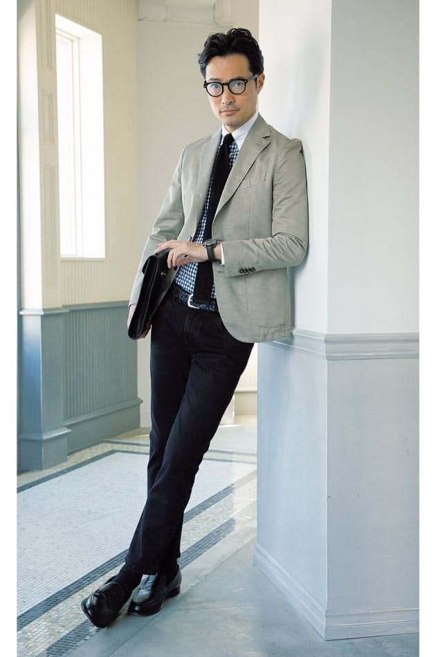 ジャケットに合わせる白・黒デニム 50代は白で優雅に｜Men\'s Fashion｜NIKKEI STYLE