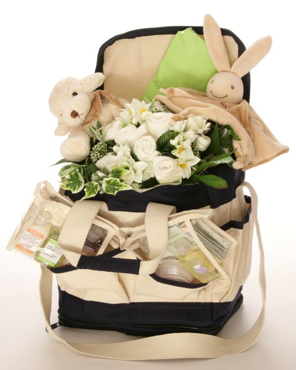 نتيجة بحث الصور عن تغليف هدايا بالورد Gifts Children Diaper Cake