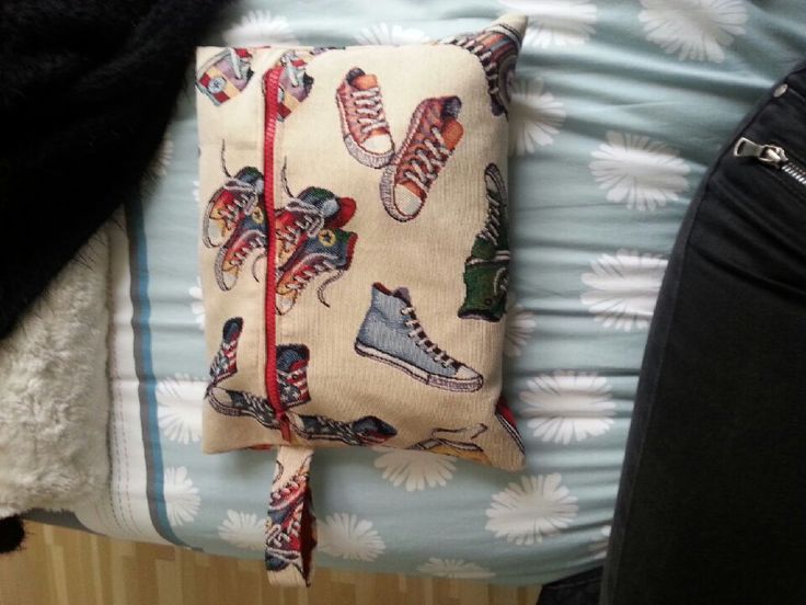 Pochette Converse A4 Vic | Table basse palette Pochette Converse A4 Vic | Table basse palette