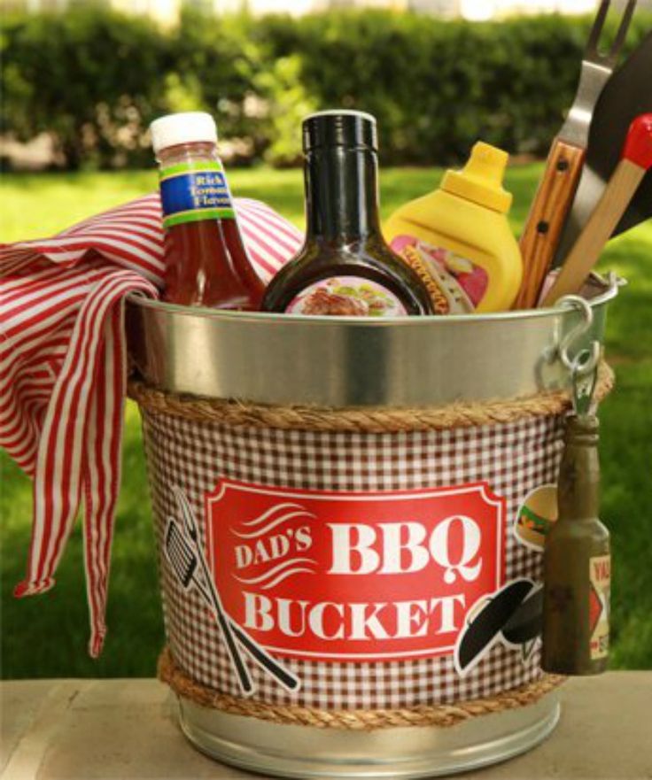 DIY bbq bucket gift for dad Recipe Bbq gifts, Bbq gift