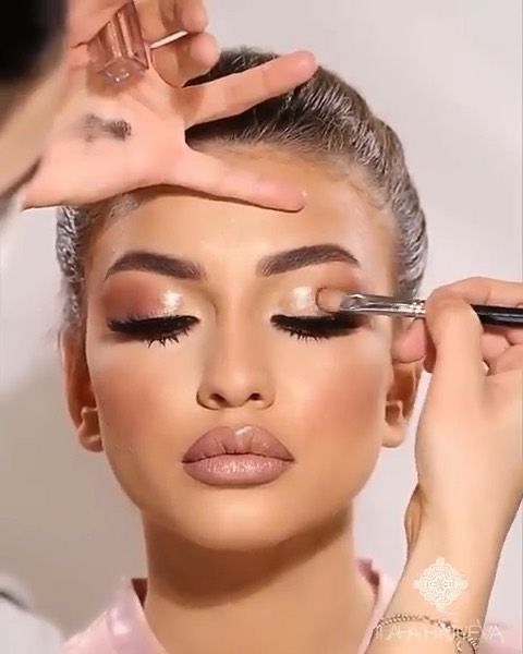 Curso de Maquiagem Online - O maior treinamento do Brasil com 31h in 2020 | Fancy makeup, Beauty makeup, Eye makeup