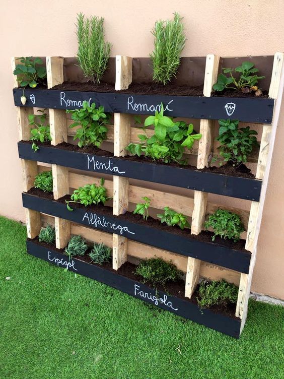 30 ways of turning wooden pallets into unique pieces of furniture