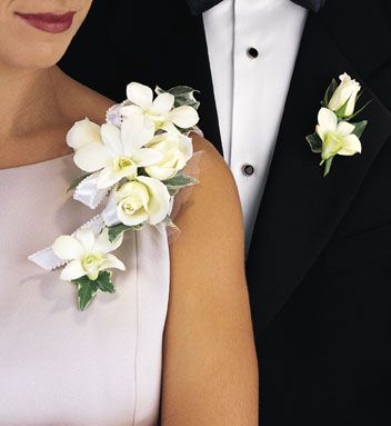 Best 25 Mother Of The Bride Flowers Ideas On Pinterest Mother Of The Bride Corsages It S All In