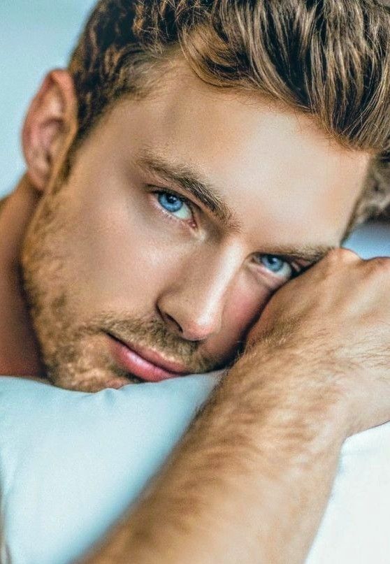 Are blue eyed men gay