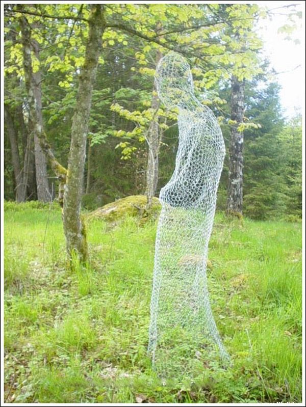 best 25 chicken wire ghosts ideas only on pinterest diy haunted house props sculpture de citrouille facile and spooky halloween decorations