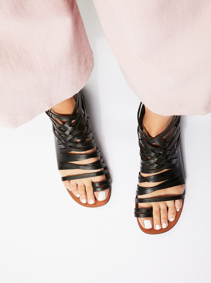 386 best SHOES images on Pinterest | Ladies shoes, Loafers and Shoes ... Leather Sandals, Flat Sandals, Shoes Sandals, Summer Flats, Chanel Shoes, Fab Shoes, Trendy Shoes, Girls Shoes, Women Sandals