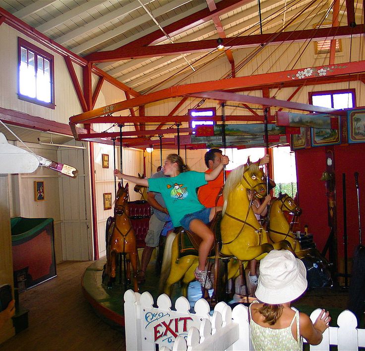 Brass ring carousels today[edit] Although there are a lot of carousels