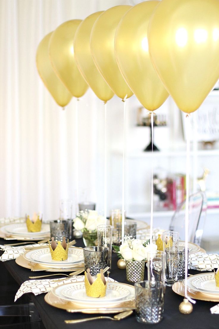 Holiday Memories Centerpiece : Best christmas balloon decorations images on pinterest
