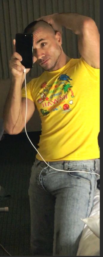 gay boy spread ass from Ben gay boys no registration chat room