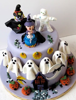 halloween cake that witch is adorable