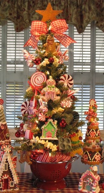 Gingerbread christmas tree, Holiday christmas tree, Gingerbread