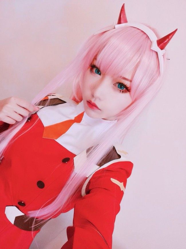 Rakuko Cosplays As Both Best Girls From Darling In The Franxx