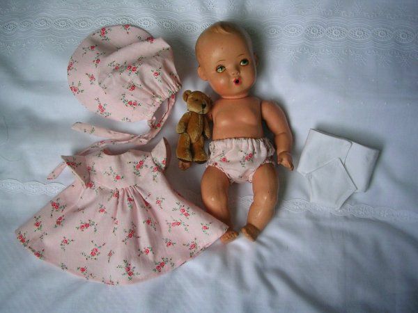 Les poupées à trousseau | Poupée, Bebe poupee et Poupées anciennes