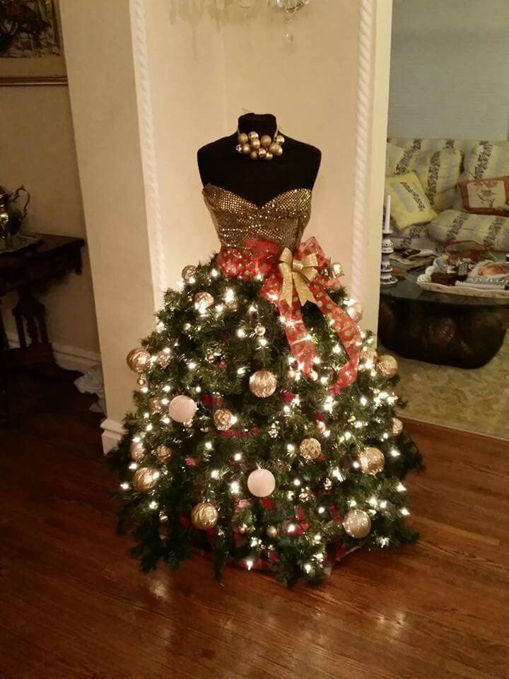 árboles de navidad con faldas un estilo fashionista whimsical christmas